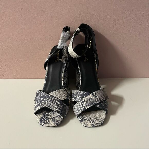 Qupid NIB Gray/Cream Snakeskin Faux Leather Peep Toe Ankle Strap Block Heel Sz 6 - Picture 2 of 8
